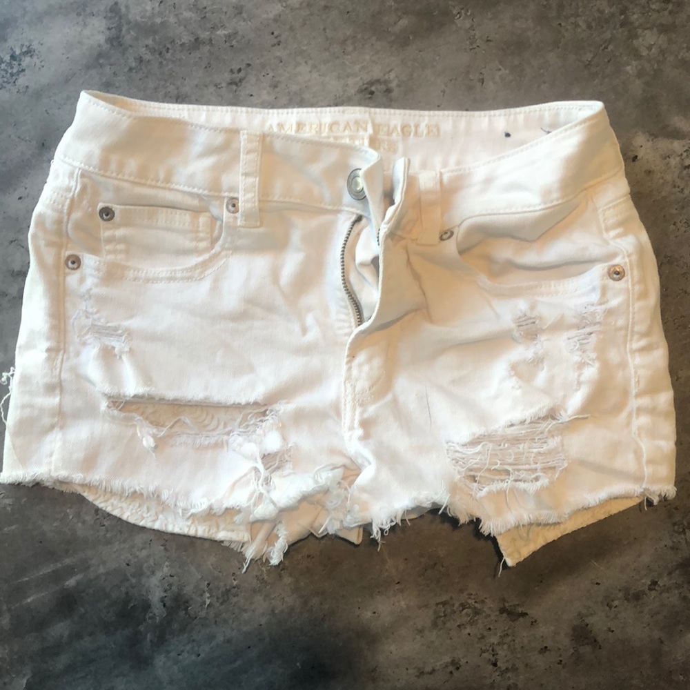 AMERICAN EAGLE. White denim stretch shorts